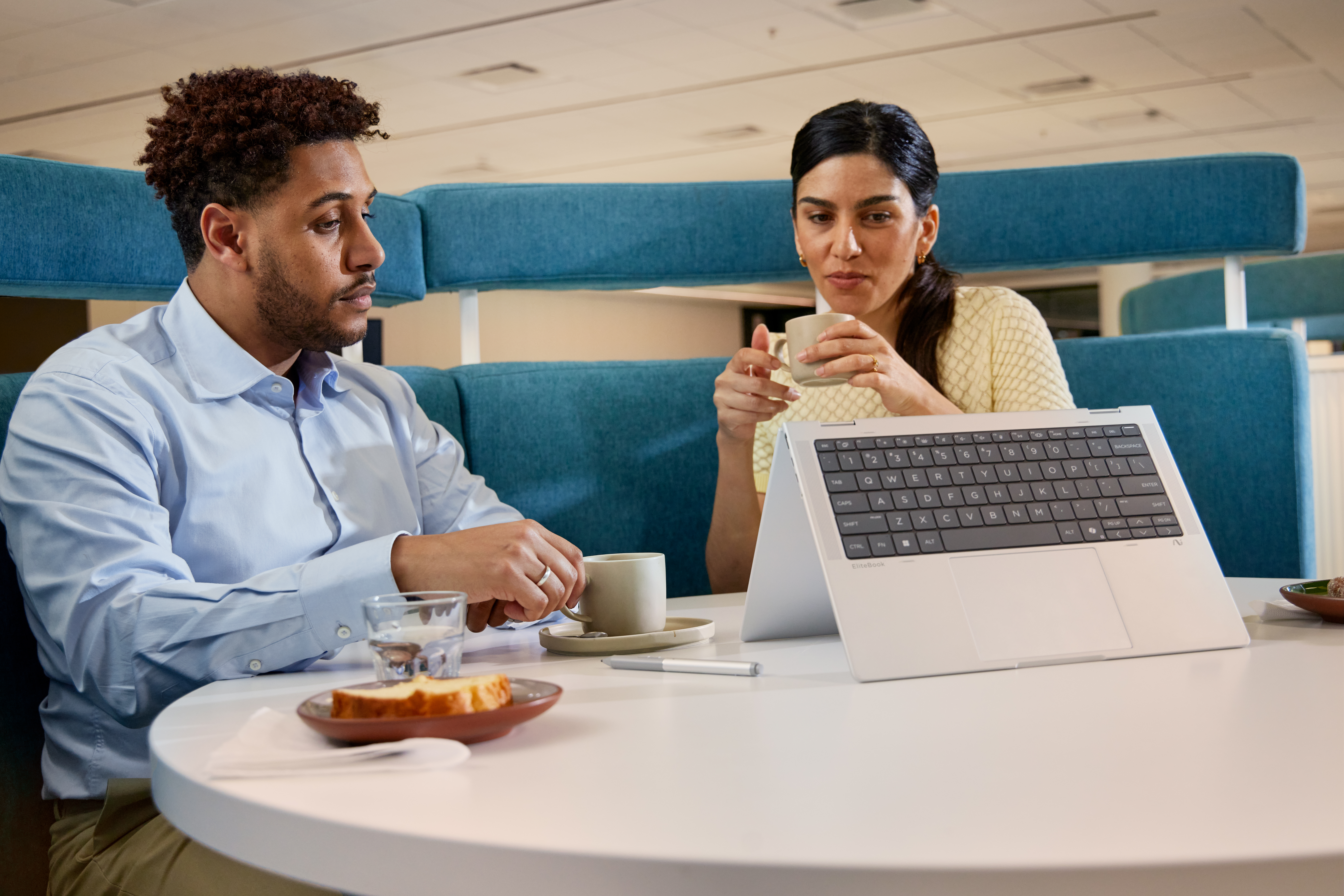 Convertible 2 en 1 - HP EliteBook X Flip G1 Profesional Copilot+ PC, 14" WUXGA, Intel® Core™ Ultra 5 226V 40 TOPS, 16GB RAM, 512GB SSD, Windows 11 Pro - imagen 25