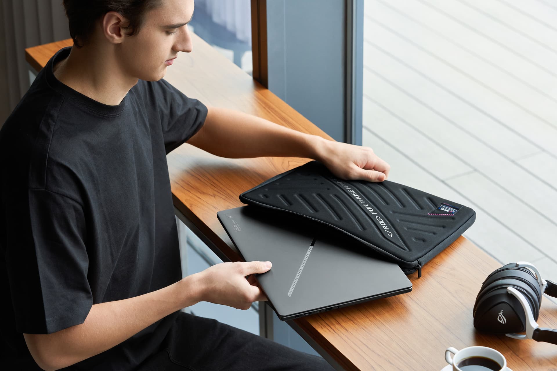 Asus - Portáil Gaming ASUS ROG Zephyrus G16 OLED GU605CX-QR113W, Intel Core Ultra 9-285H, 64GB, 2TB SSD, Nvidia GeForce RTX 5090 24GB, 16', W11. - imagen 22